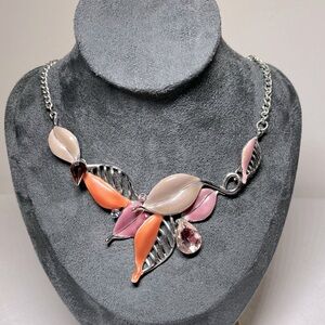 Vintage Leaf Statement Necklace Retro Floral. Silver accent. Adjustable length